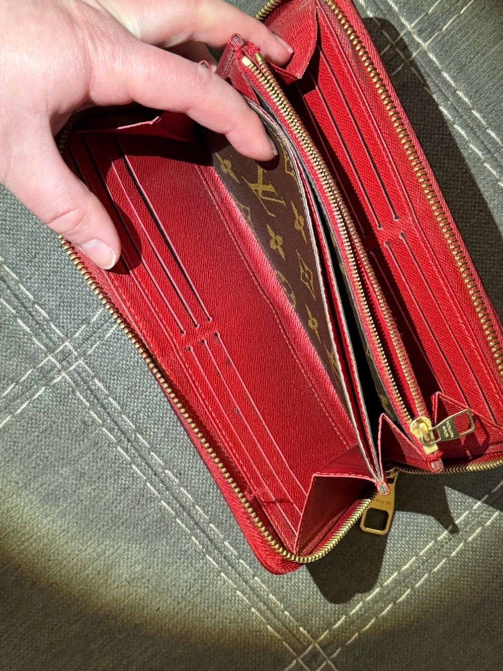 Used Louis Vuitton Retiro Zippy Wallet - Picture 12 of 14